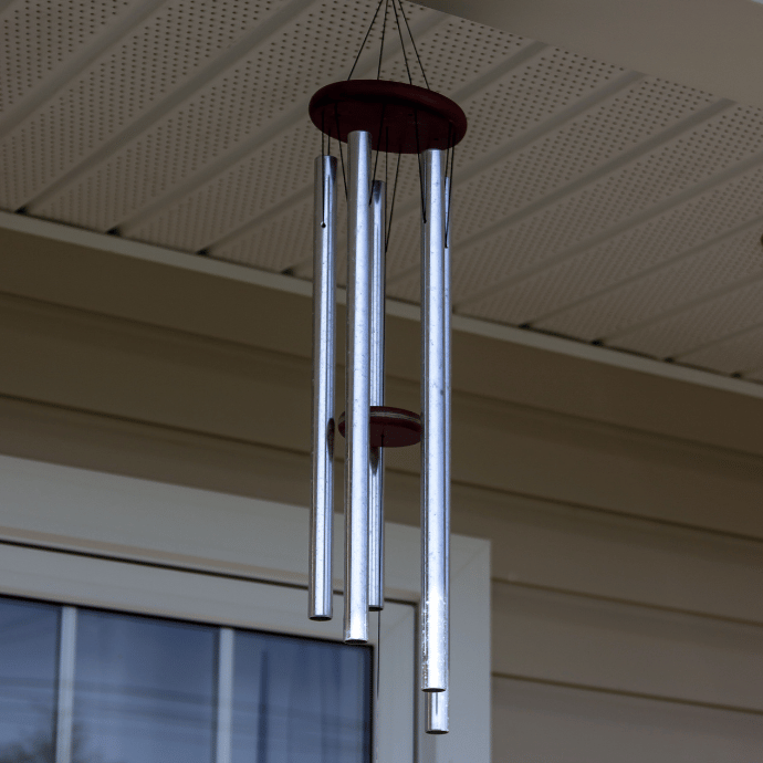 Treo chuông gió trước cửa phòng ngủ giúp xua đuổi âm khí Treo chuông gió trước cửa phòng ngủ giúp xua đuổi âm khí