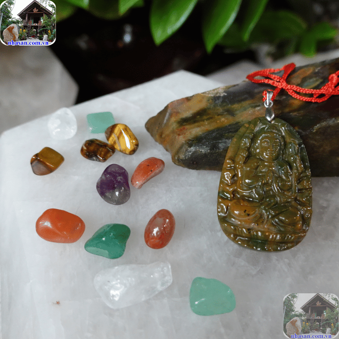 Ngọc tủy có khả năng chống trầy xước tốt, phù hợp để chế tác thành trang sức Ngọc tủy có khả năng chống trầy xước tốt, phù hợp để chế tác thành trang sức