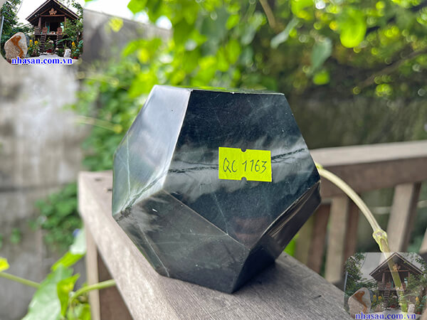 Đá canxedon được chế tác thành vật phẩm đa dạng Đá canxedon được chế tác thành vật phẩm đa dạng