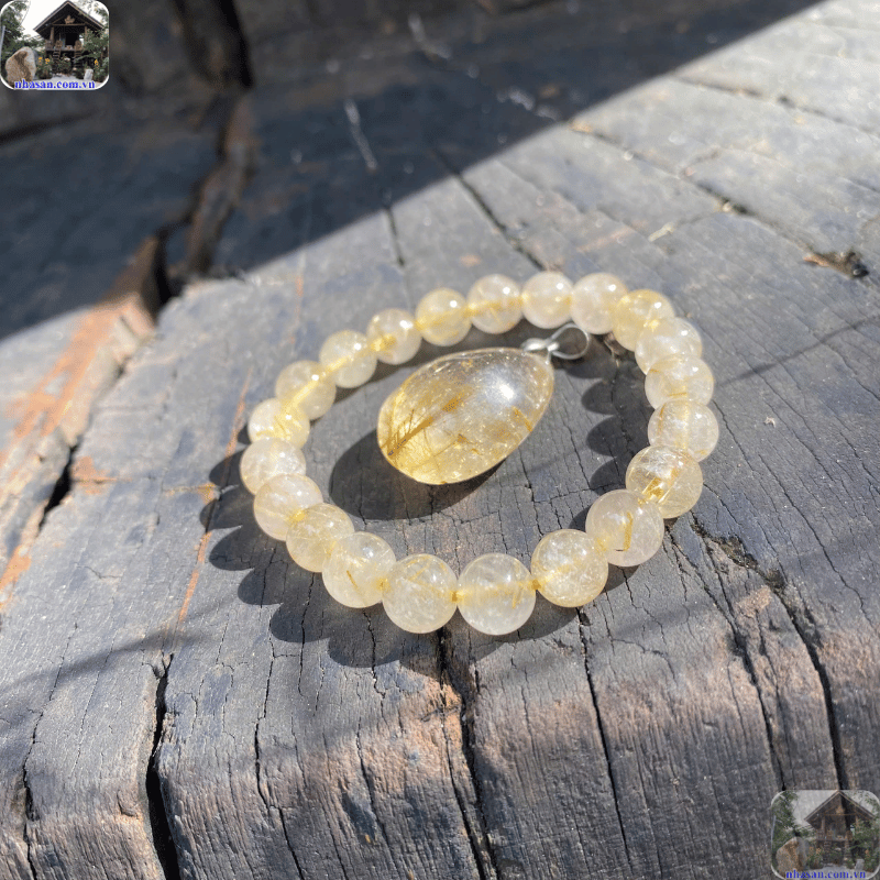 Trong một số trường hợp, việc đổi tay đeo vòng là cần thiết để bảo vệ bản thân khỏi năng lượng tiêu cực Trong một số trường hợp, việc đổi tay đeo vòng là cần thiết để bảo vệ bản thân khỏi năng lượng tiêu cực