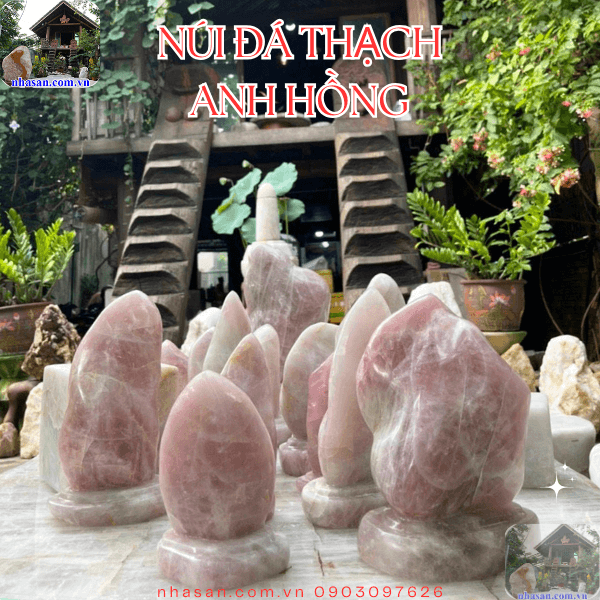 Núi đá thạch anh hồng nguyên khối được tạo theo thế vững chắc, bền bỉ Núi đá thạch anh hồng nguyên khối được tạo theo thế vững chắc, bền bỉ