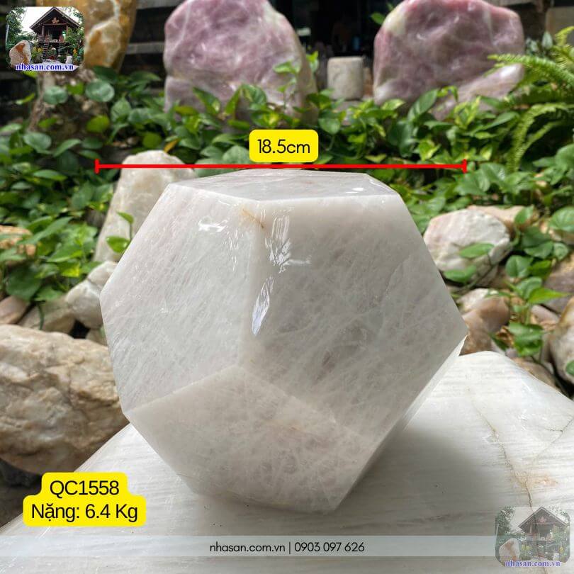 Quả cầu 12 mặt đá thạch anh QC1558 nặng 6.4kg đường kính 18.5cm Quả cầu 12 mặt đá thạch anh QC1558 nặng 6.4kg đường kính 18.5cm