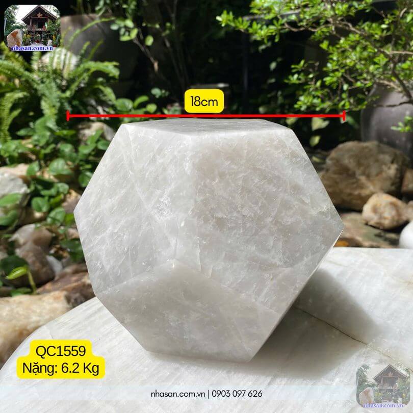 Quả cầu 12 mặt đá thạch anh QC1559 nặng 6.2kg, đường kính 18cm Quả cầu 12 mặt đá thạch anh QC1559 nặng 6.2kg, đường kính 18cm