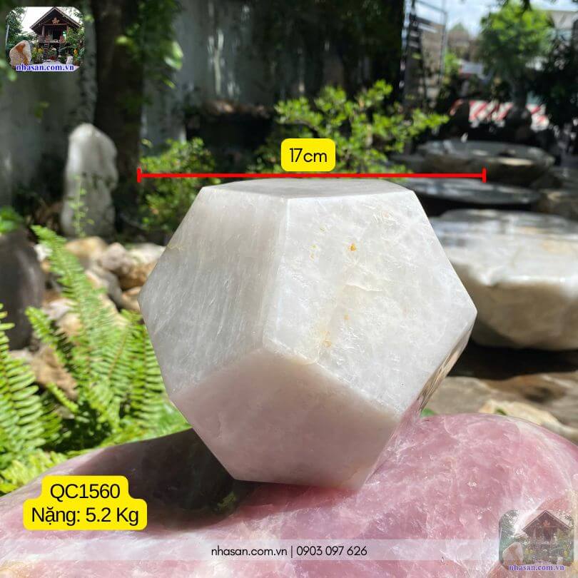 Quả cầu 12 mặt đá thạch anh QC1560 nặng 5.2kg có đường kính 17cm Quả cầu 12 mặt đá thạch anh QC1560 nặng 5.2kg có đường kính 17cm