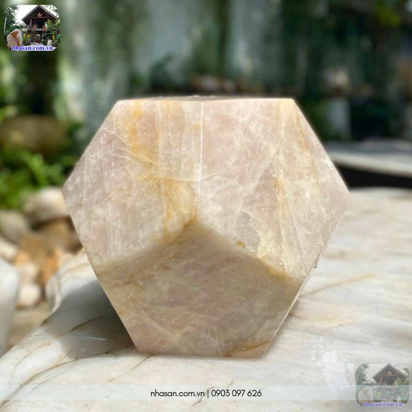 Năng lượng mạnh mẽ từ quả cầu 12 mặt thạch anh hồng tự nhiên Năng lượng mạnh mẽ từ quả cầu 12 mặt thạch anh hồng tự nhiên