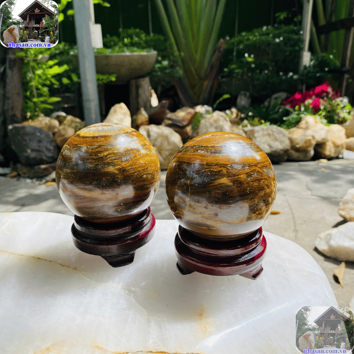 Quả cầu đá mắt mèo là vật phẩm phong thuỷ được ưa chuộng hiện nay Quả cầu đá mắt mèo là vật phẩm phong thuỷ được ưa chuộng hiện nay