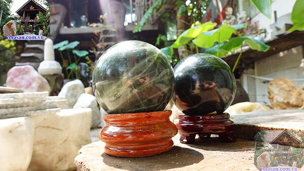 Quả cầu đá canxedon xanh đen tự nhiên Quả cầu đá canxedon xanh đen tự nhiên