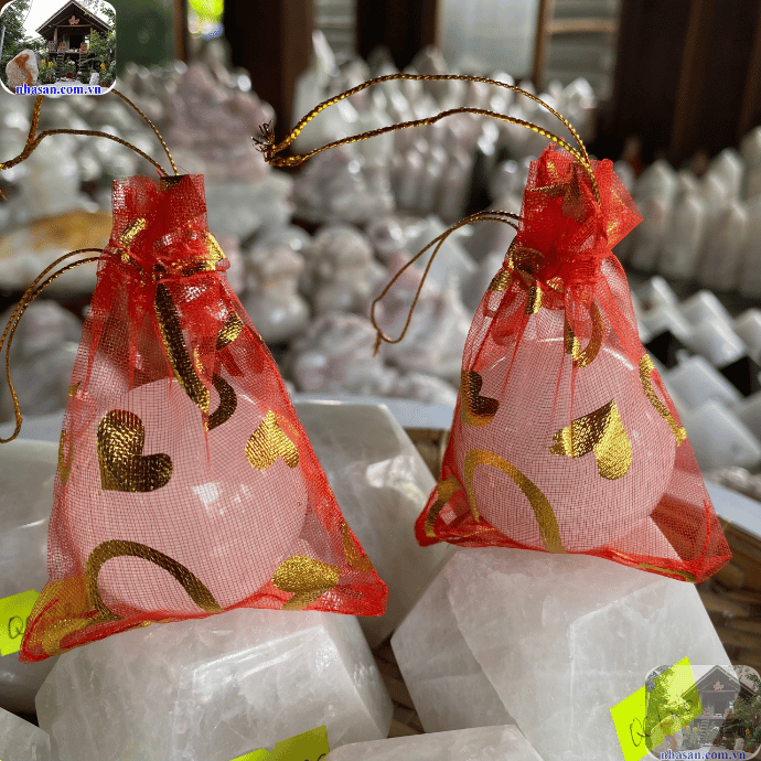 Quả cầu phong thủy là biểu tượng của sự hoàn thiện, viên mãn Quả cầu phong thủy là biểu tượng của sự hoàn thiện, viên mãn