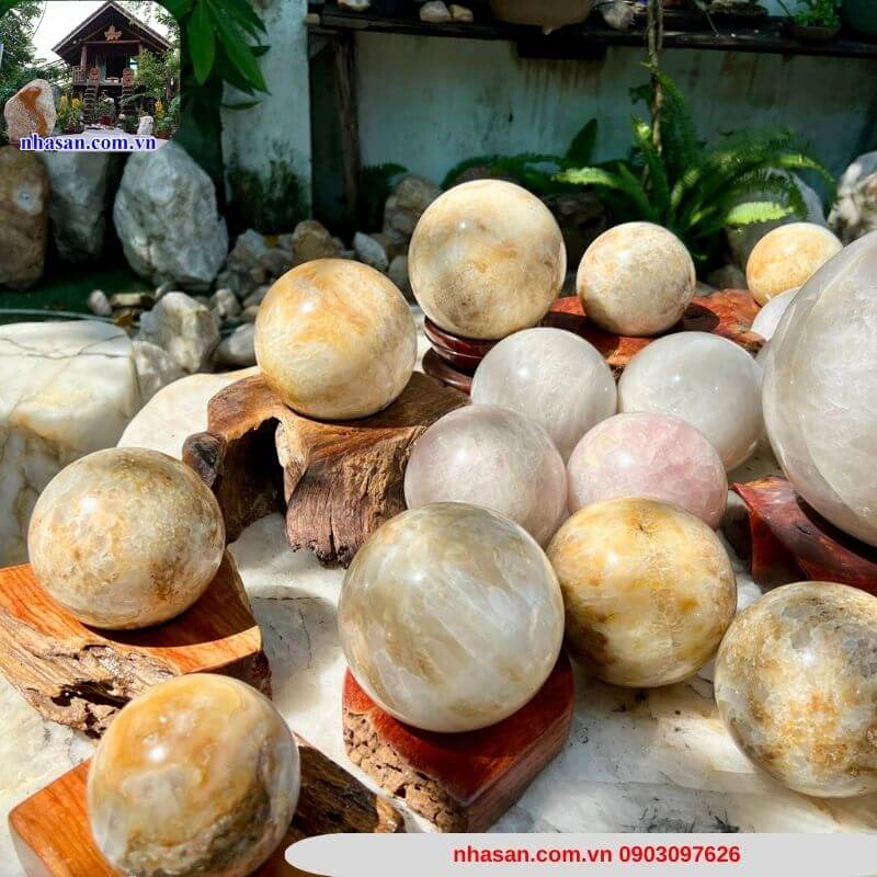 Nhà Sàn Tây Nguyên cung cấp quả cầu thạch anh bông vàng Nhà Sàn Tây Nguyên cung cấp quả cầu thạch anh bông vàng