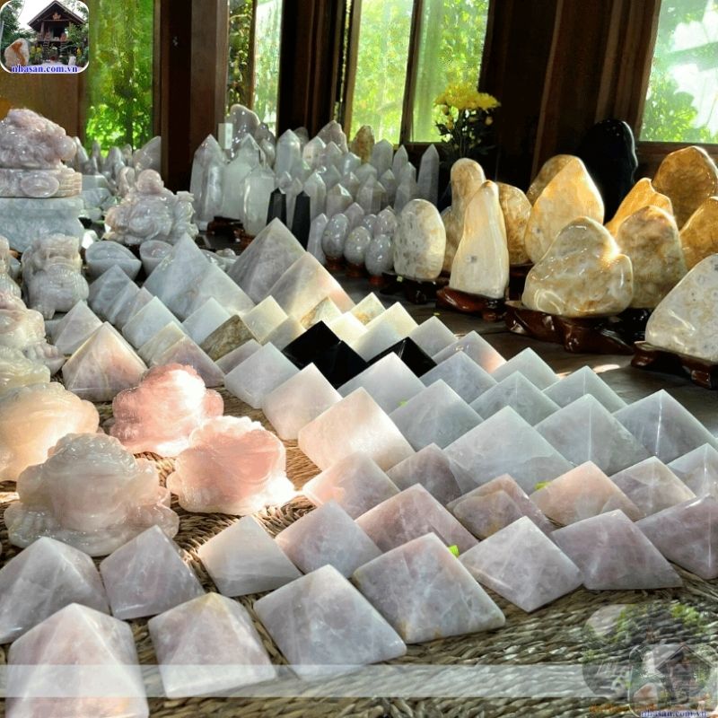 Thạch Anh được coi là 'vua đá phong thủy' nhờ khả năng thu phát năng lượng cực mạnh Thạch Anh được coi là 'vua đá phong thủy' nhờ khả năng thu phát năng lượng cực mạnh