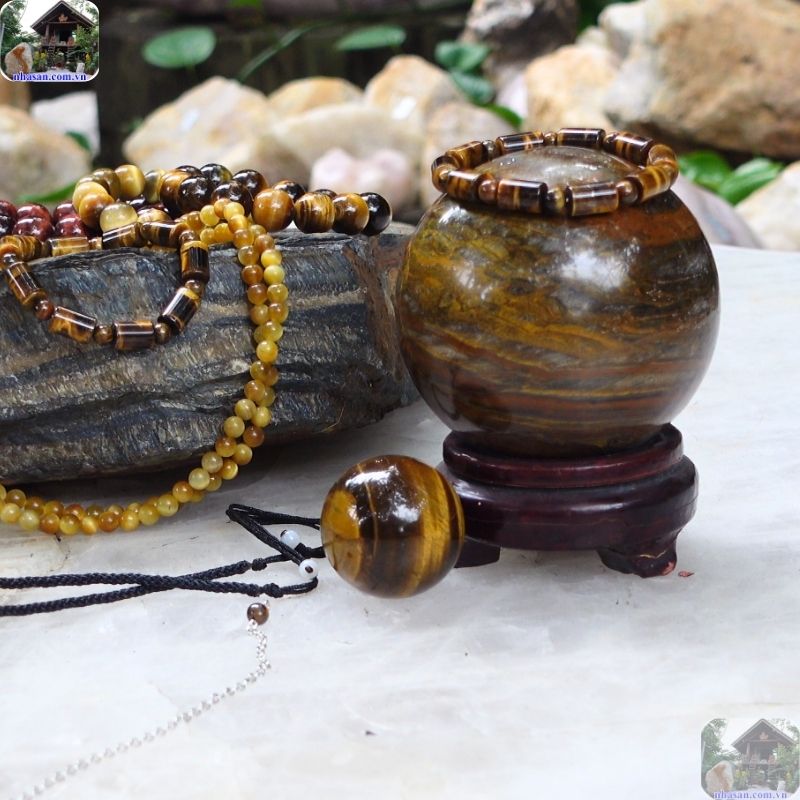 Đá Mắt Hổ (Tiger’s Eye) với điểm độc đáo làm nên thương hiệu của nó chính là hiệu ứng 'ánh lụa' Đá Mắt Hổ (Tiger’s Eye) với điểm độc đáo làm nên thương hiệu của nó chính là hiệu ứng 'ánh lụa'