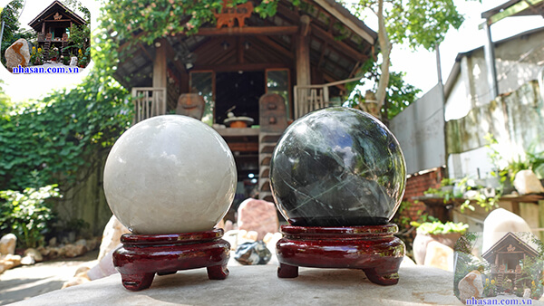 So sánh năng lượng của đá canxedon và thạch anh để thấy sự khác biệt So sánh năng lượng của đá canxedon và thạch anh để thấy sự khác biệt