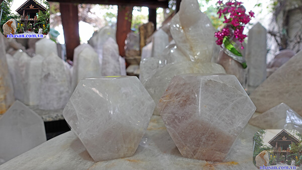 Đặt quả cầu 12 mặt tại phòng ngủ sẽ giúp ngủ ngon Đặt quả cầu 12 mặt tại phòng ngủ sẽ giúp ngủ ngon