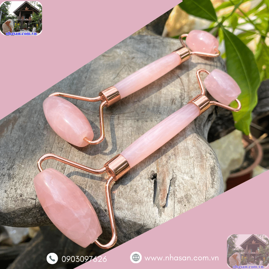 Cây lăn mặt đá thạch anh hồng (Rose Quartz Roller) Cây lăn mặt đá thạch anh hồng (Rose Quartz Roller)