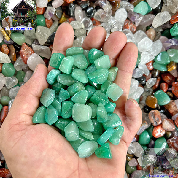 Thường được kết hợp với đá ngũ sắc để tăng năng lượng Thường được kết hợp với đá ngũ sắc để tăng năng lượng