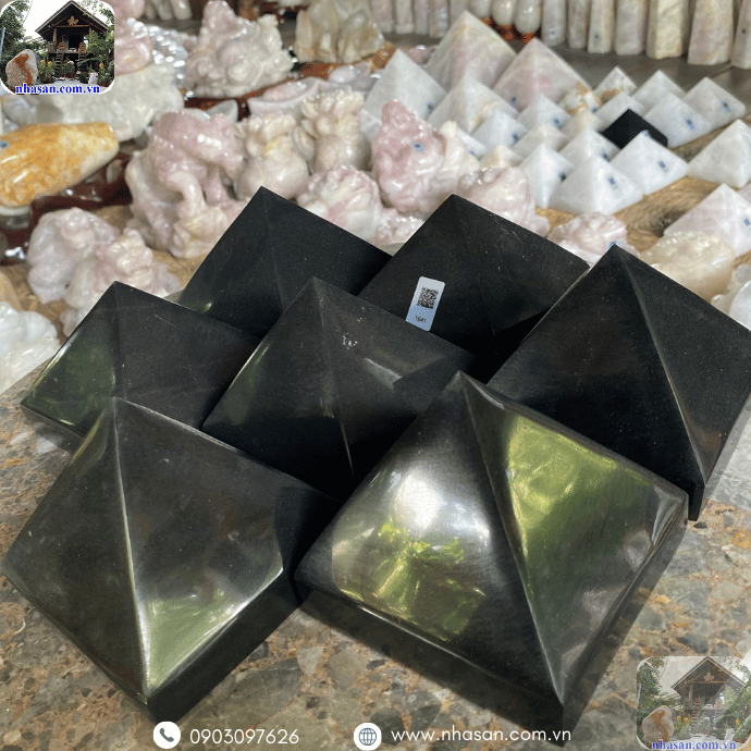 Đá obsidian có tác dụng trừ tà và hộ mệnh Đá obsidian có tác dụng trừ tà và hộ mệnh