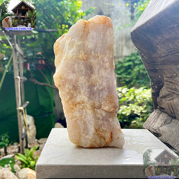 Đá thạch anh thô được sử dụng để trấn trạch trừ tà Đá thạch anh thô được sử dụng để trấn trạch trừ tà