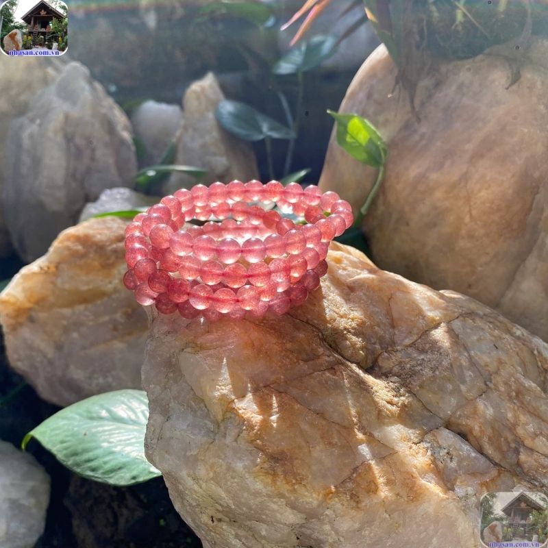 Thạch anh dâu tây được cho là có tác động tích cực đến hệ tim mạch và luân xa tim Thạch anh dâu tây được cho là có tác động tích cực đến hệ tim mạch và luân xa tim