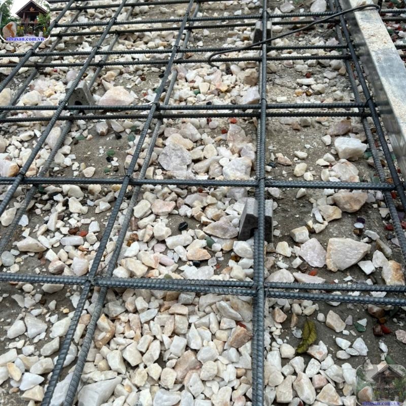 Trong khoa học, thạch anh có tính chất áp điện – có khả năng chuyển hóa năng lượng Trong khoa học, thạch anh có tính chất áp điện – có khả năng chuyển hóa năng lượng