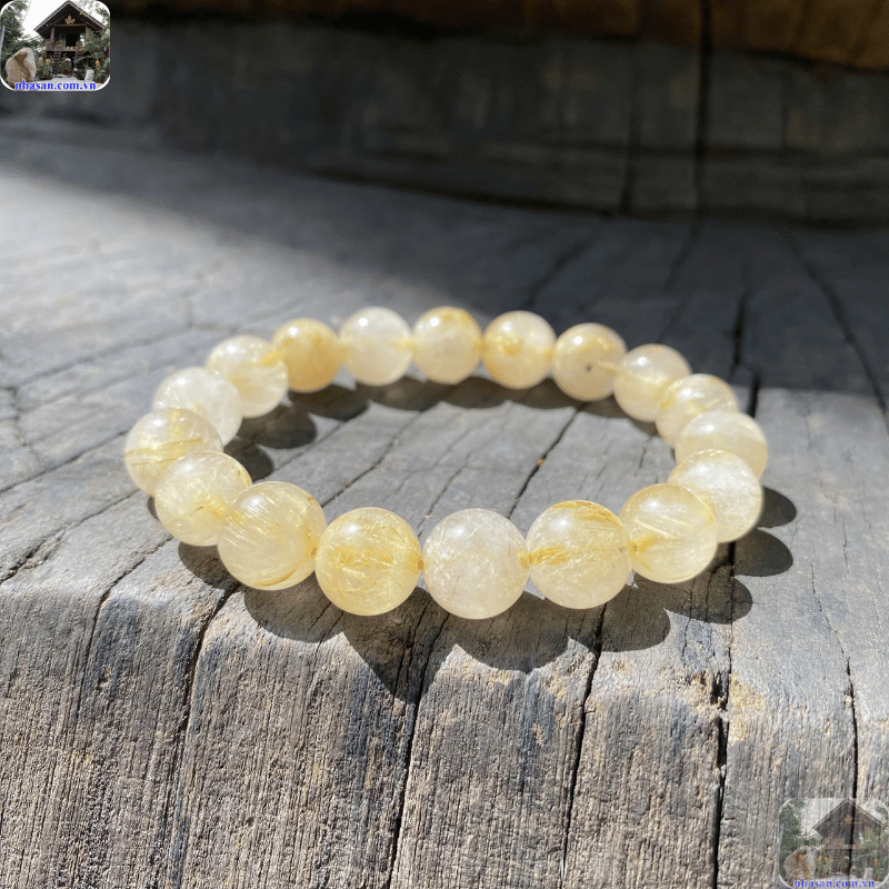 Khi người đeo gặp phải vận xui, viên đá sẽ hấp thụ những năng lượng tiêu cực đó để bảo vệ chủ nhân Khi người đeo gặp phải vận xui, viên đá sẽ hấp thụ những năng lượng tiêu cực đó để bảo vệ chủ nhân