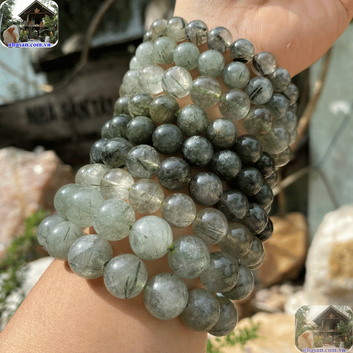 Đeo trang sức thạch anh tóc xanh giúp bảo vệ người đeo khỏi năng lượng tiêu cực Đeo trang sức thạch anh tóc xanh giúp bảo vệ người đeo khỏi năng lượng tiêu cực