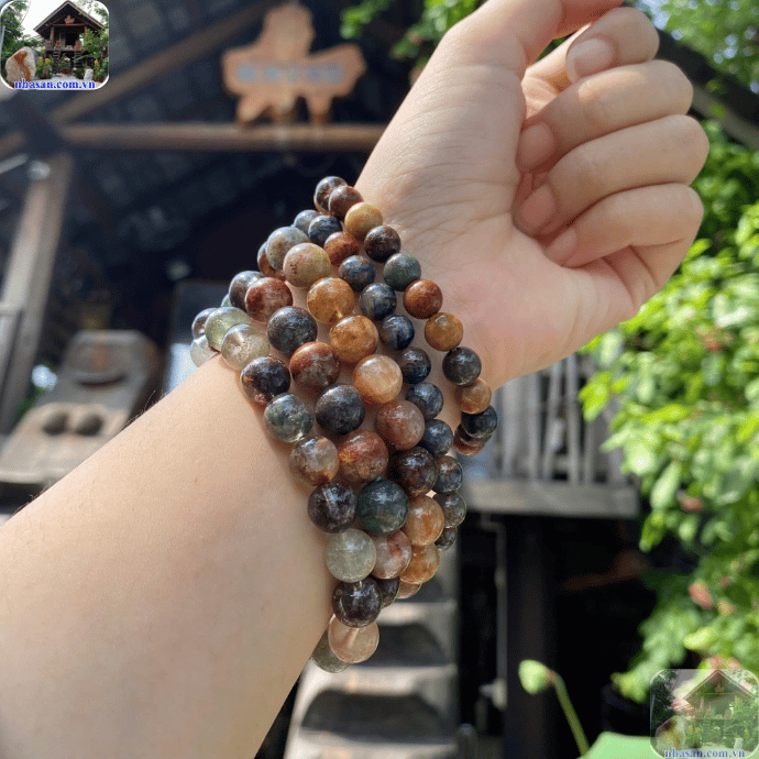 Thạch anh ưu linh đa sắc là một loại thạch anh tự nhiên độc đáo Thạch anh ưu linh đa sắc là một loại thạch anh tự nhiên độc đáo