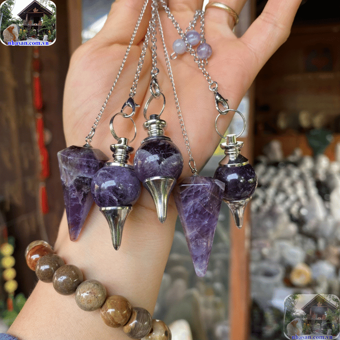 Mệnh Kim đại diện cho kim loại, có tính chất cứng rắn, quyết đoán và mạnh mẽ Mệnh Kim đại diện cho kim loại, có tính chất cứng rắn, quyết đoán và mạnh mẽ