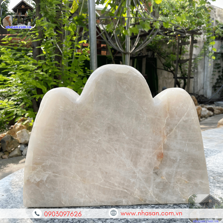 Ba chữ 'thạch cảm đương' được hiểu là dám đương đâu thách thức Ba chữ 'thạch cảm đương' được hiểu là dám đương đâu thách thức