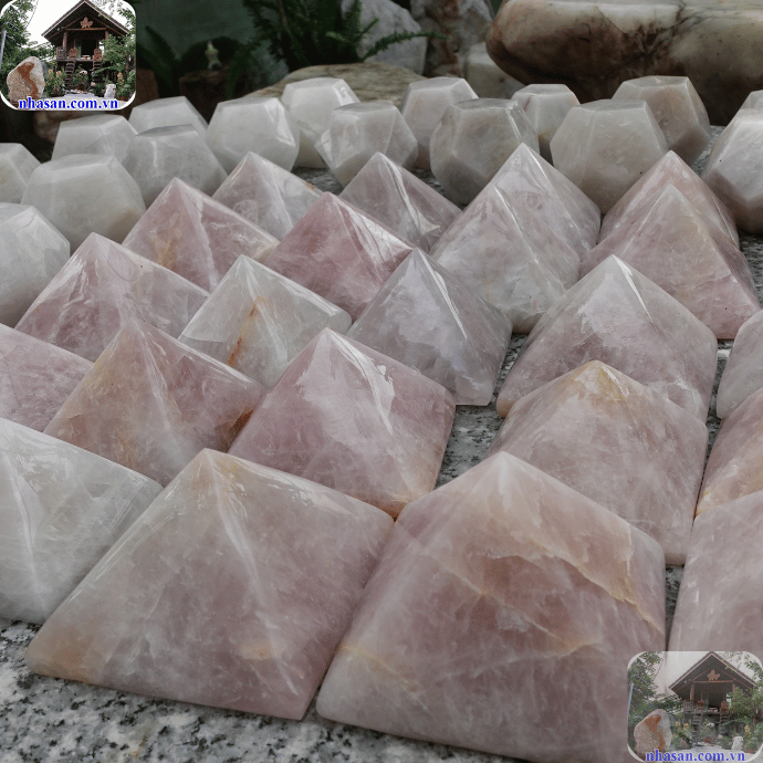 Hình dáng kim tự tháp có khả năng tập trung và khuếch đại năng lượng vũ trụ Hình dáng kim tự tháp có khả năng tập trung và khuếch đại năng lượng vũ trụ