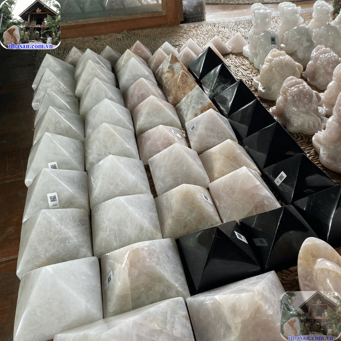 Nên đặt kim tự tháp phong thủy ở vị trí thích hợp để tăng cường năng lượng Nên đặt kim tự tháp phong thủy ở vị trí thích hợp để tăng cường năng lượng