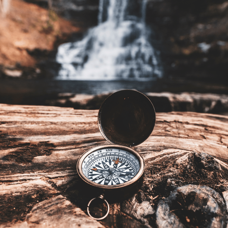 La bàn là công cụ chính của trường phái Lý khí La bàn là công cụ chính của trường phái Lý khí