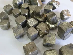 How much is a kilogram of gold stone?