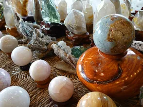 How to arrange feng shui stone balls on the desk to increase energy