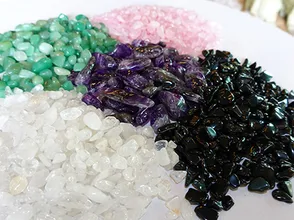 Uses of polished crushed quartz stone