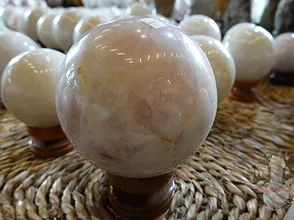 Uses and meanings of feng shui quartz stone balls