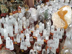 How much does natural white quartz cost?