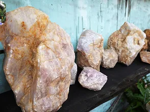 Natural quartz and popular applications in life