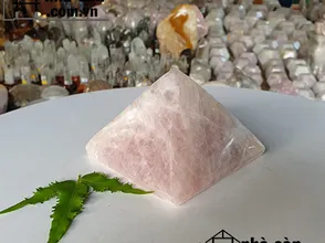 100% natural quartz stone pyramid