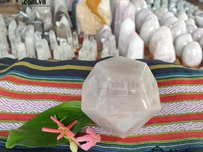 Energy of 12-sided quartz stone used in feng shui