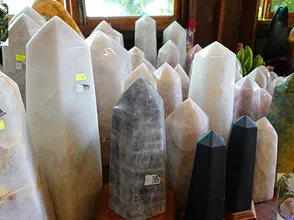 The effect of quartz stone pillars in feng shui and things to note