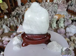 What is the use of white quartz? Which destiny?