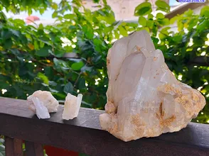 What are white quartz crystals used for?