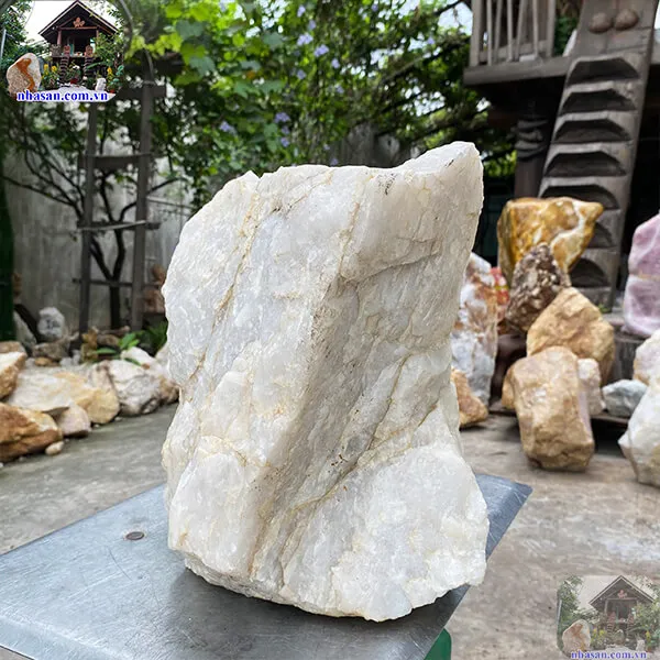 Đá  thạch anh trắng nguyên khối - tăng sinh khí, tài lộc và bảo vệ nhà