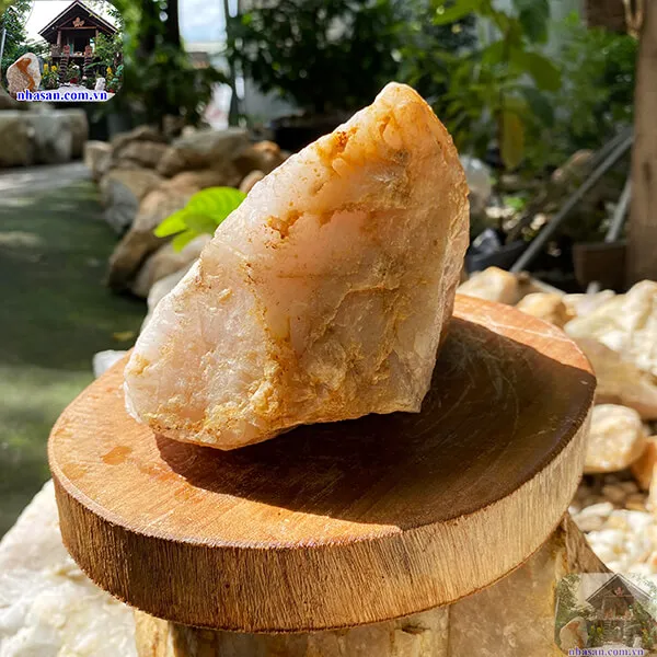 Đá thạch anh hồng thô 1.9kg (10x18 cm) tuyệt đẹp