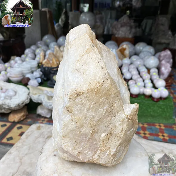 Đá thạch anh thô đẹp - Tăng cường năng lượng tích cực cho gia đình bạn