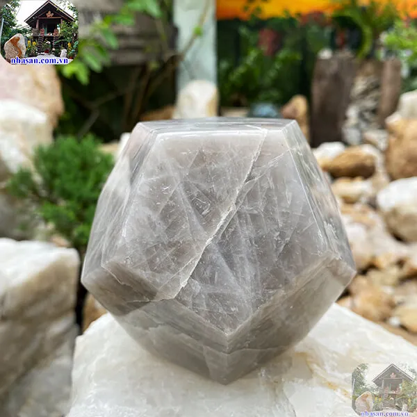Đá thạch anh 12 mặt - Siêu phẩm phong thủy thu hút tài lộc