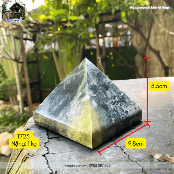 Đá canxedon kim tự tháp 1kg, cao 8.5cm x ngang 9.8cm -T723