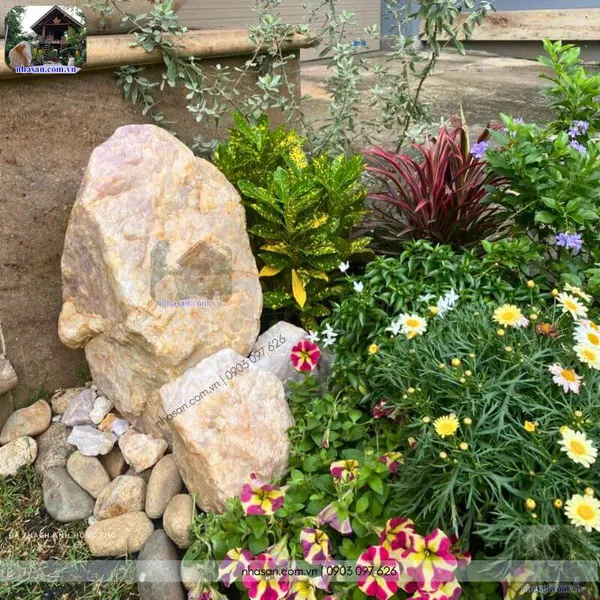 Đá thạch anh hồng thô mang đến tài lộc, may mắn, bình yên và thịnh vượng cho mệnh Hỏa và mệnh Thổ 