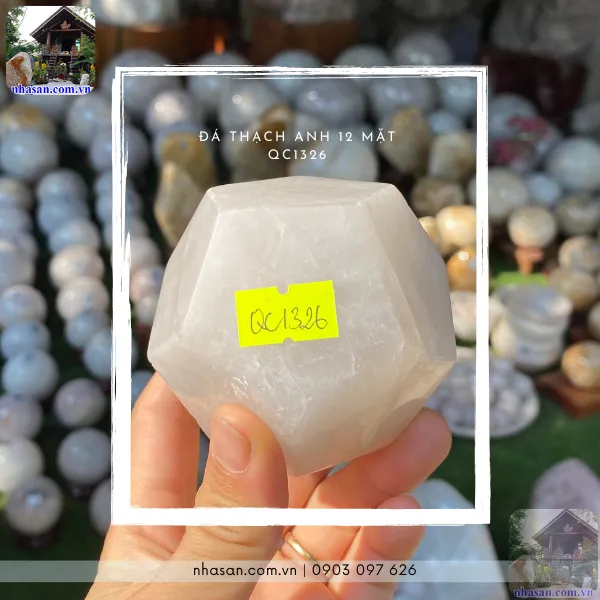 Đá thạch anh 12 mặt QC1326 nặng 460gr, đường kính 7.5cm