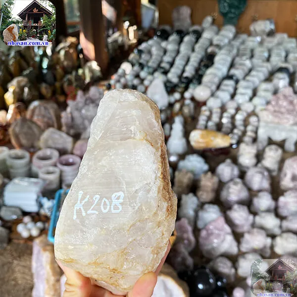 Thạch anh hồng thô - sự nổi bật tinh tế cho phòng ngủ